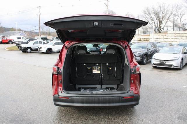 2022 toyota sienna le