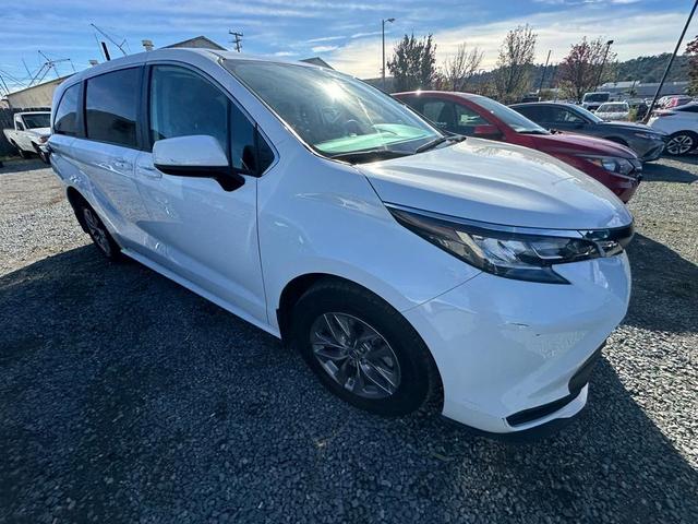 2023 toyota sienna le