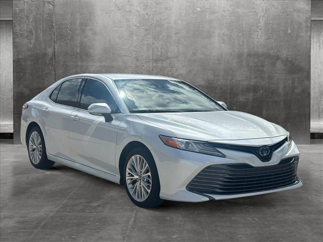 2020 toyota camry hybrid xle