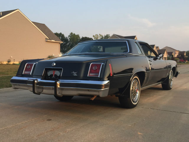 1977 pontiac grand prix lj coupe 2-door 4.9l