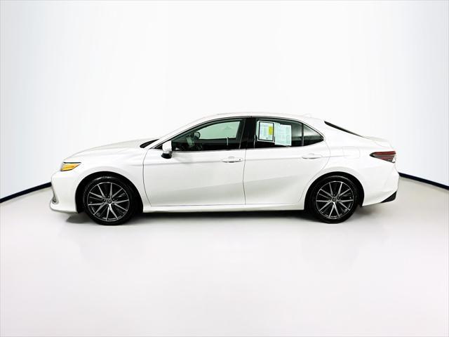 2022 toyota camry hybrid xle