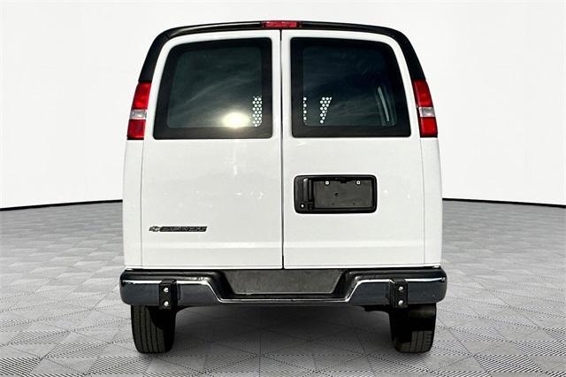 2022 chevrolet express 2500 work van