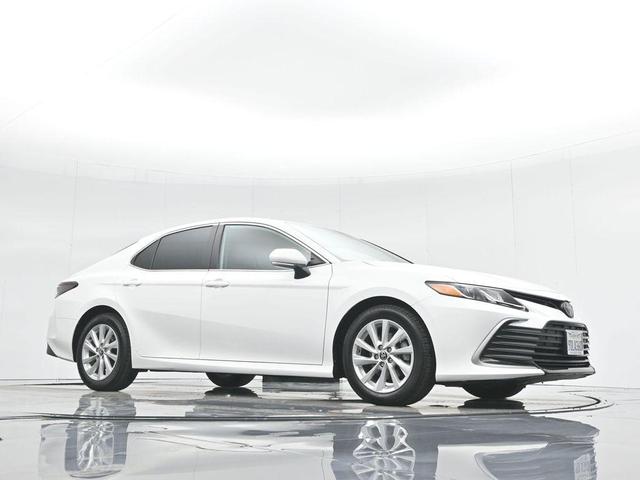 2023 toyota camry le