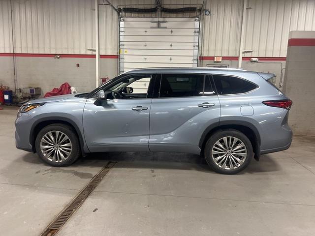 2021 toyota highlander platinum