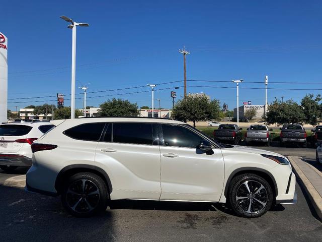 2021 toyota highlander xse