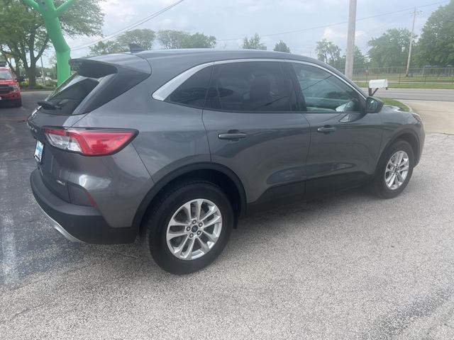 2022 ford escape se