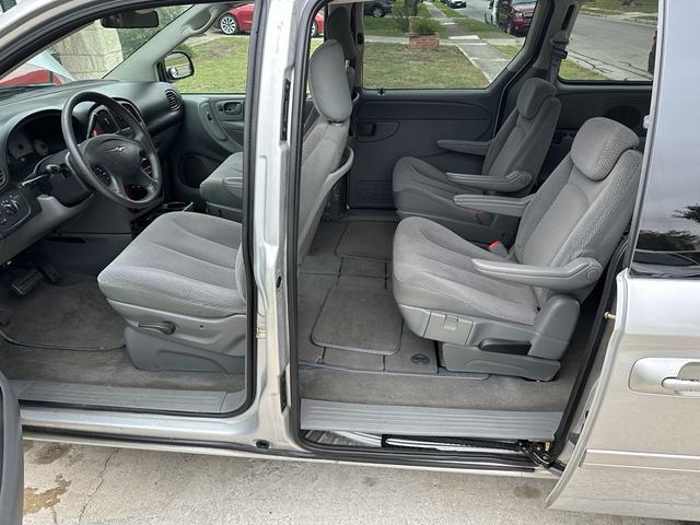 2007 chrysler town & country lx