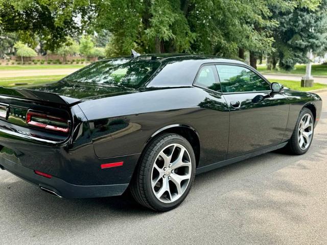 2016 dodge challenger sxt