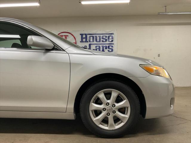 2011 toyota camry le