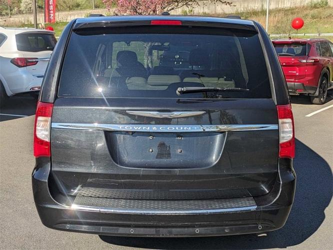 2011 chrysler town & country touring-l in danbury, connecticut