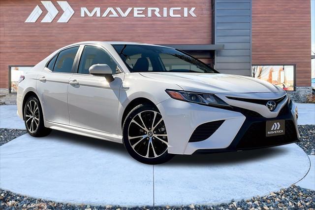 2020 toyota camry se