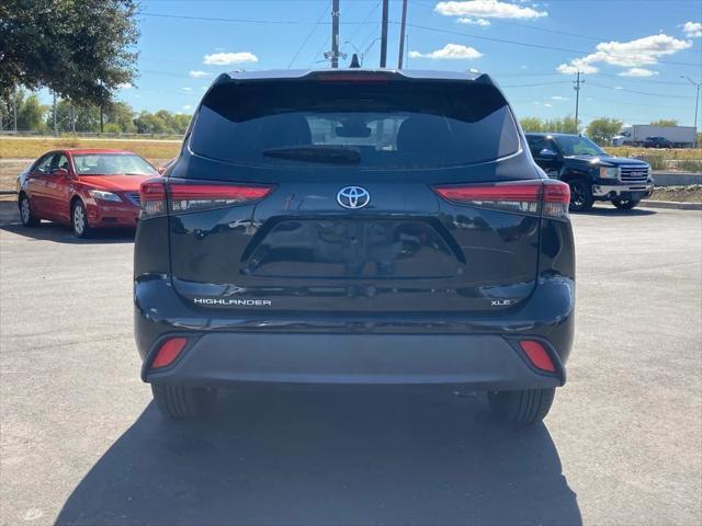 2021 toyota highlander xle
