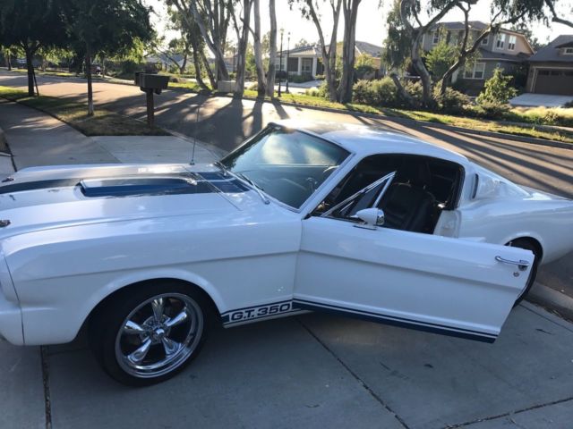 1965 ford mustang fastback v8 5-speed