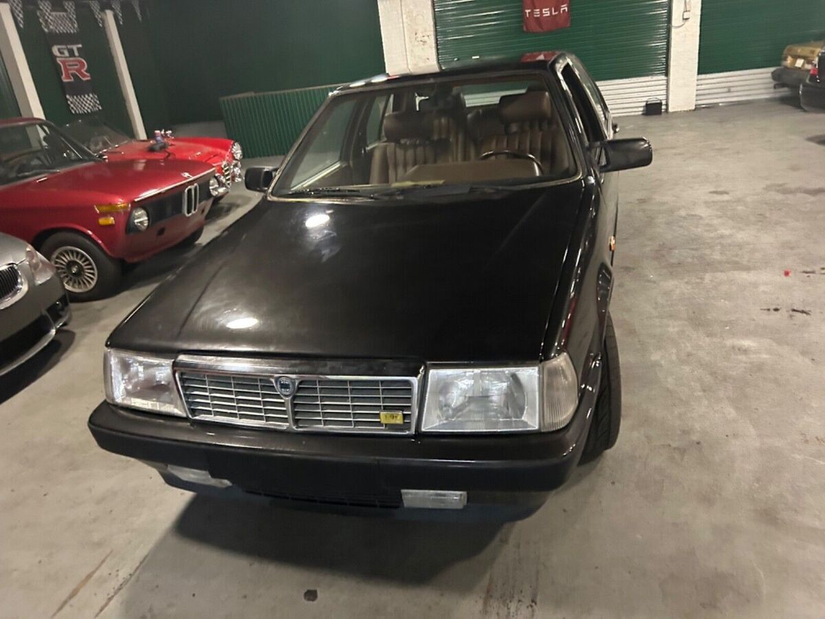 1990 lancia thema 8.32 ferrari 3.0l v8 engine 5-speed manual transmission