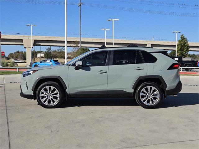2022 toyota rav4 xle