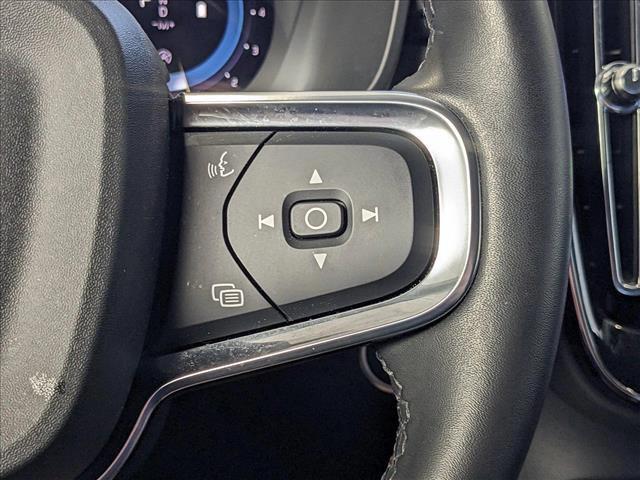 2024 volvo xc40 b5 core dark theme