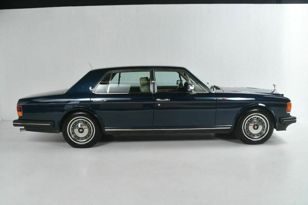 stately luxury sedan the height of british luxury call pat stidham 615-319-7478