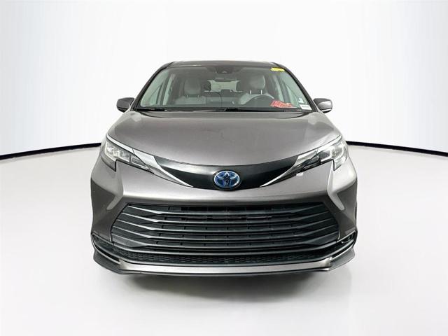 2022 toyota sienna le