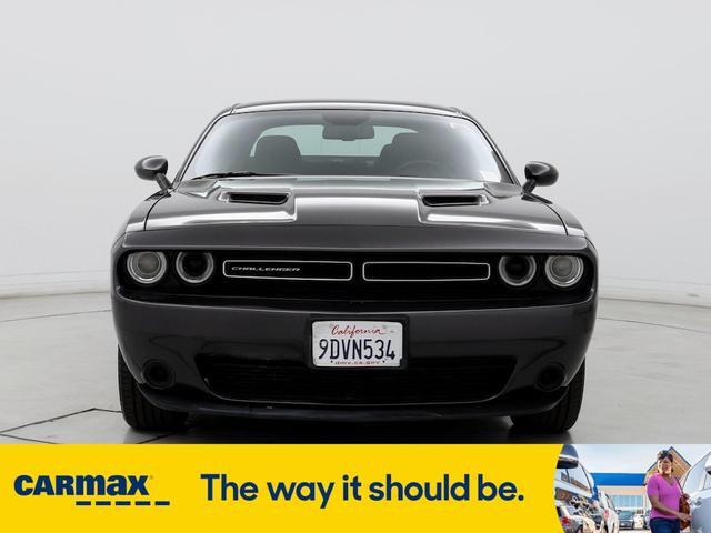 2022 dodge challenger sxt