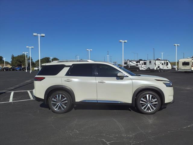 2022 nissan pathfinder platinum