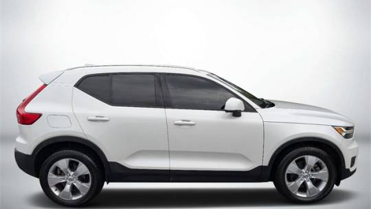 2021 volvo xc40 t4 momentum fwd