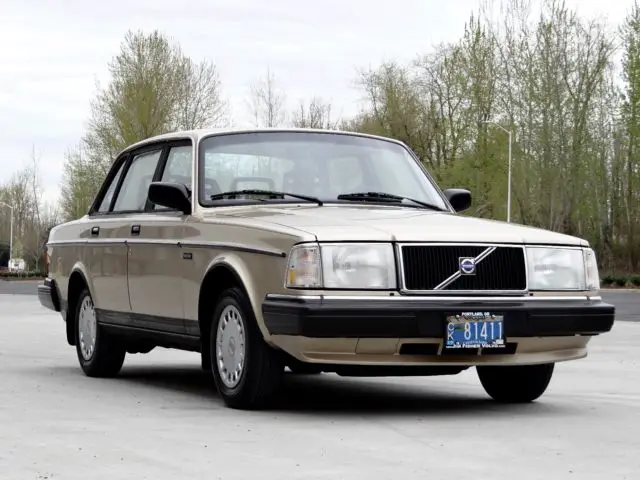 1991 volvo 240 sedan 4d (134,000 miles) (tons of service records) (super nice)