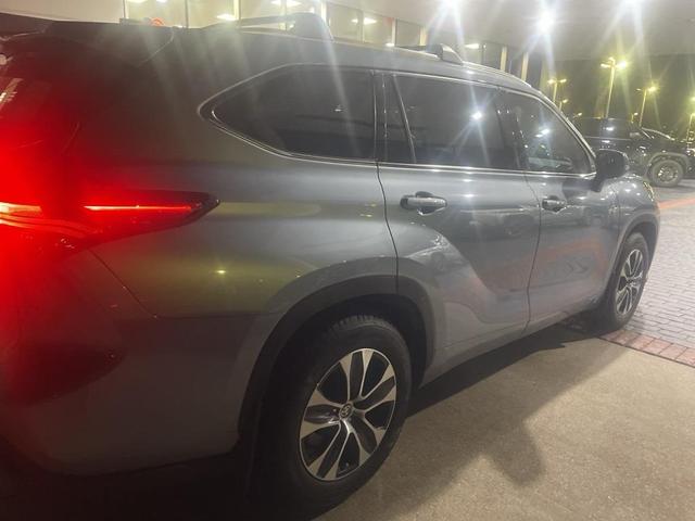 2021 toyota highlander xle
