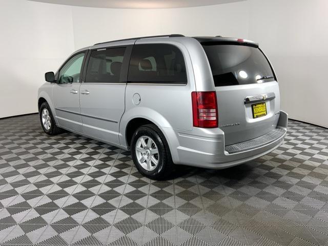 2010 chrysler town & country touring