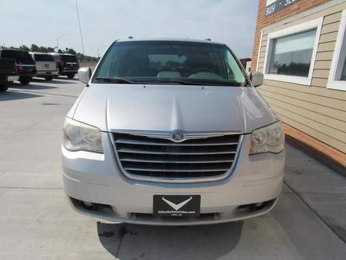 2010 chrysler town & country in co bluffs, iowa