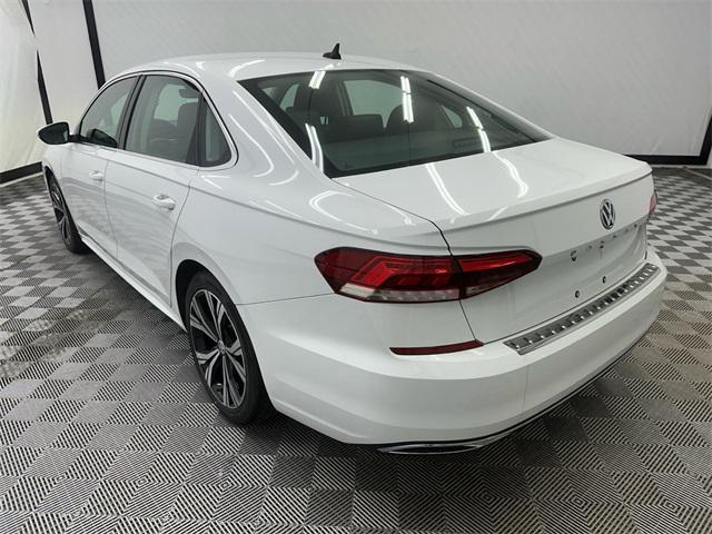 2022 volkswagen passat 2.0t se