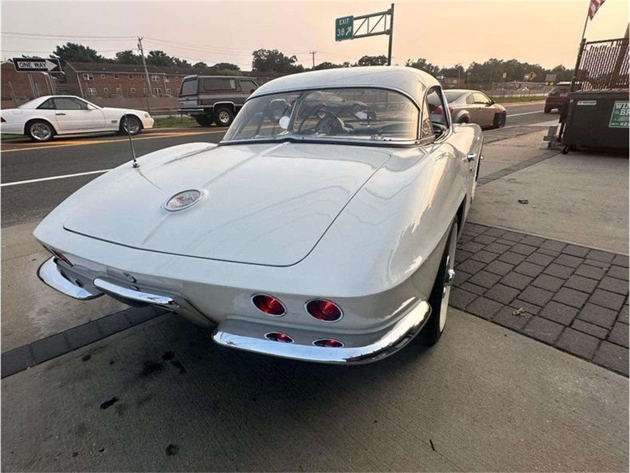 1961 chevrolet corvette