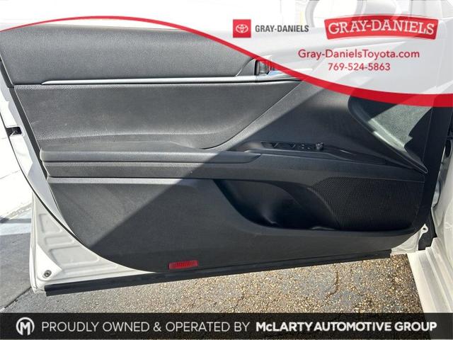 2023 toyota camry le