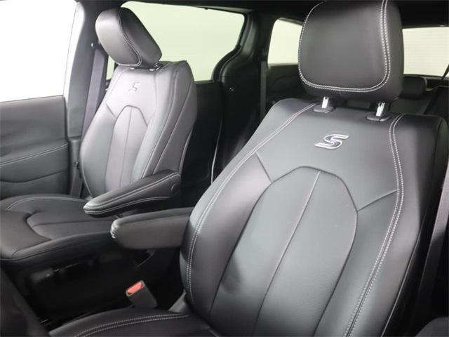 2024 chrysler pacifica touring-l