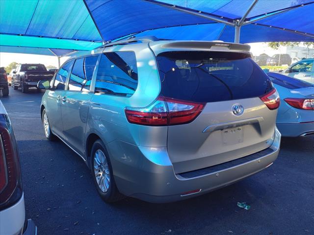2017 toyota sienna xle