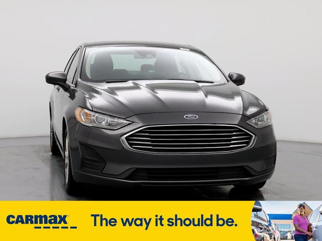 2019 ford fusion hybrid se