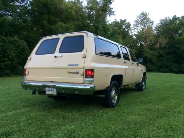 chevrolet suburban 3/4 ton 4wd 6.2 diesel.......k2500