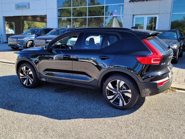 2024 volvo xc40 b5 ultimate dark theme