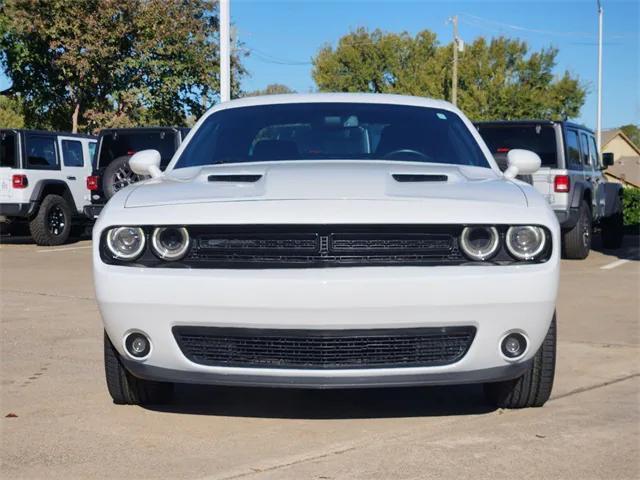 2023 dodge challenger sxt