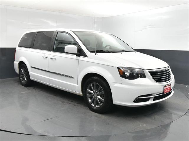 2016 chrysler town & country s
