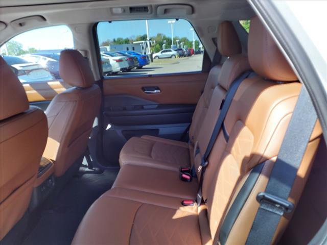 2024 nissan pathfinder platinum