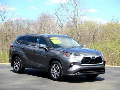 2021 toyota highlander xle 4dr all-wheel drive in chester, indiana
