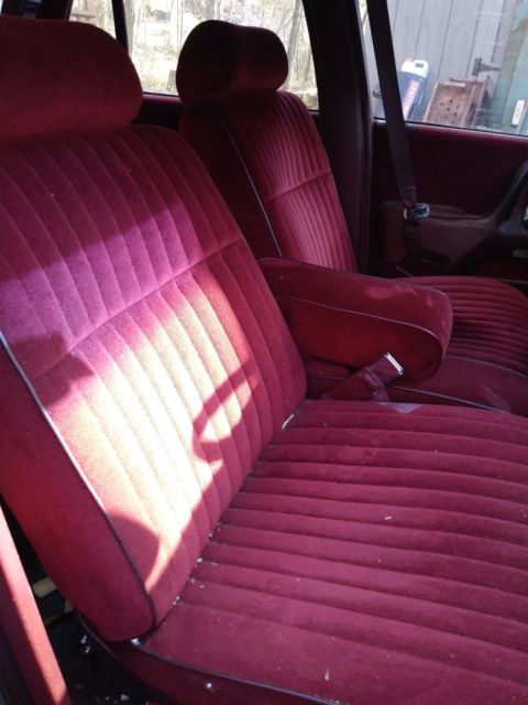 1988 pontiac bonneville classic 3.8 112k no body rust no reserve