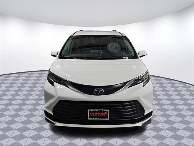 2022 toyota sienna le