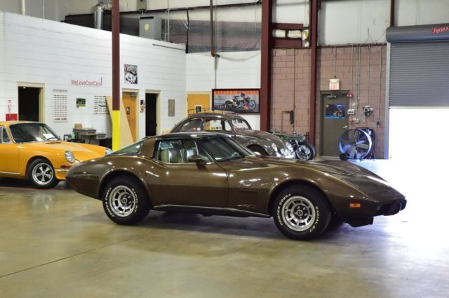 beautiful brown l82 vette with cold ac stick shift t-tops and recently serviced