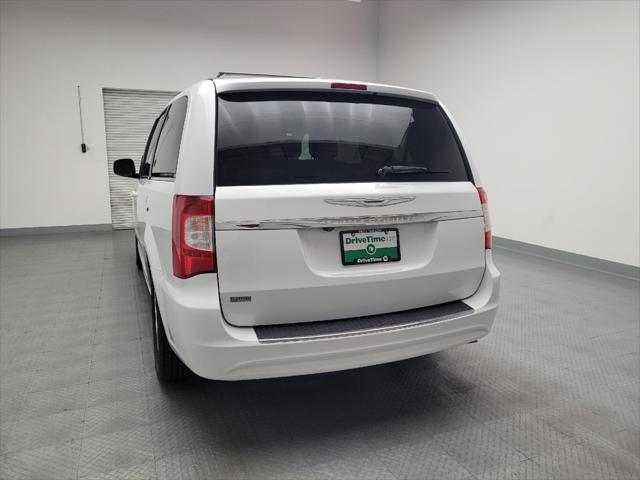 2014 chrysler town & country touring