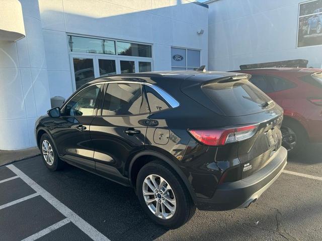 2020 ford escape se