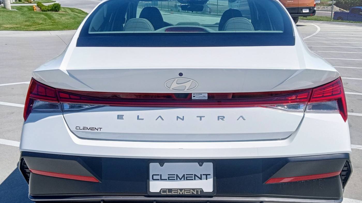 2024 hyundai elantra sel