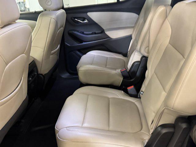 2022 chevrolet traverse lt leather