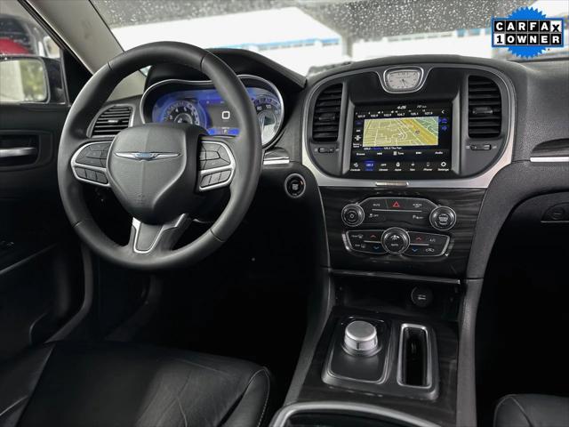 2022 chrysler 300 touring