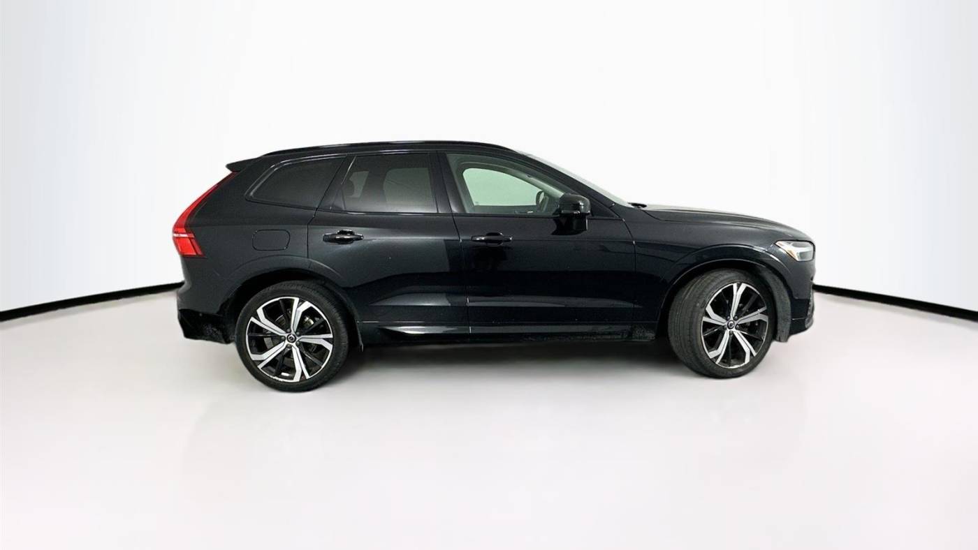 2023 volvo xc60 b5 ultimate dark theme